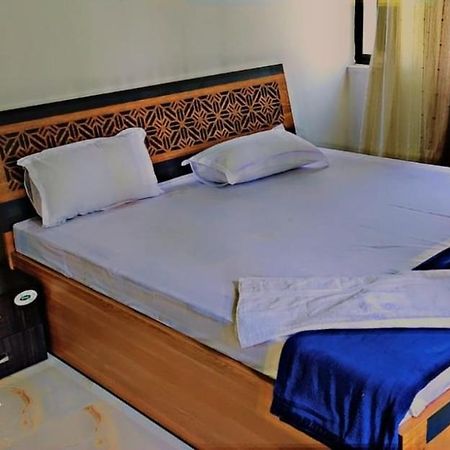 Glamour Palace Hotel Gaya Bagian luar foto