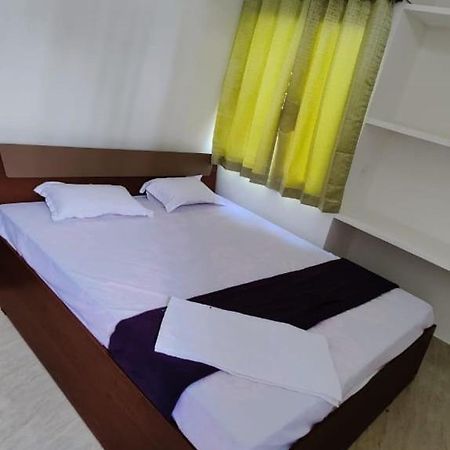 Glamour Palace Hotel Gaya Bagian luar foto