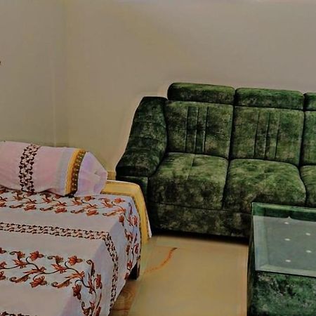 Glamour Palace Hotel Gaya Bagian luar foto