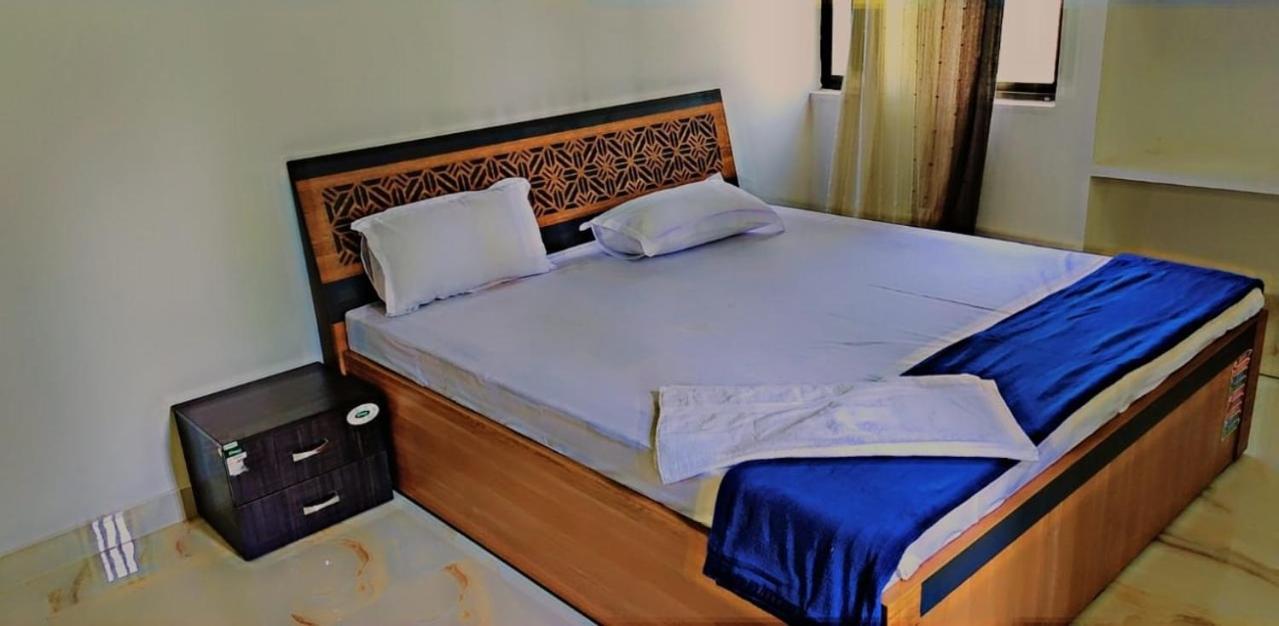 Glamour Palace Hotel Gaya Bagian luar foto