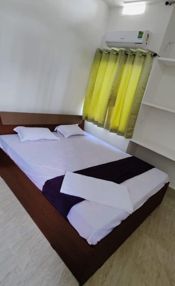 Glamour Palace Hotel Gaya Bagian luar foto