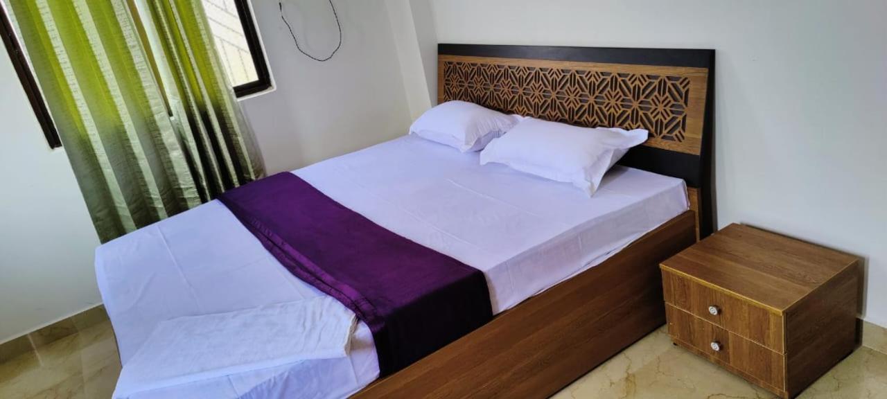 Glamour Palace Hotel Gaya Bagian luar foto