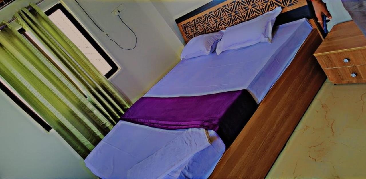 Glamour Palace Hotel Gaya Bagian luar foto